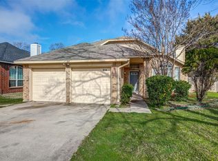 814 Clover Hill Ln, Cedar Hill, TX 75104