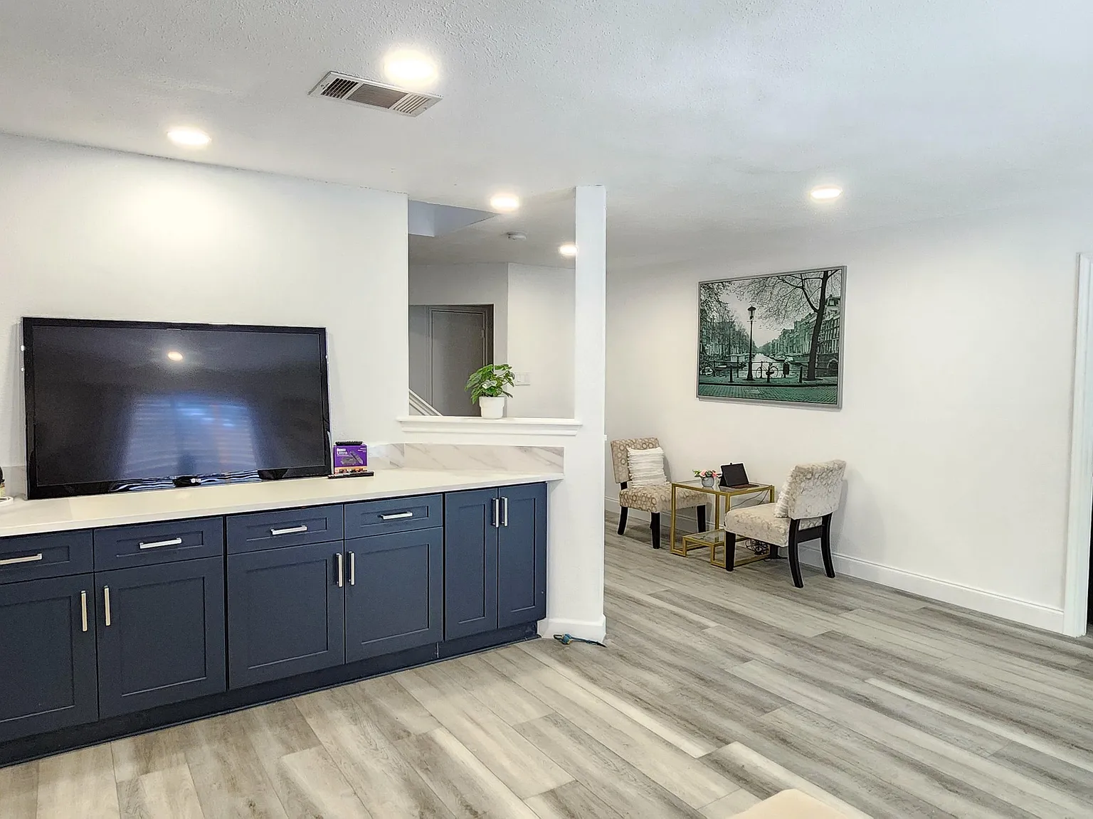 4 bed, 3.0 bath, 3700 sqft, $1,022 — Photo 4