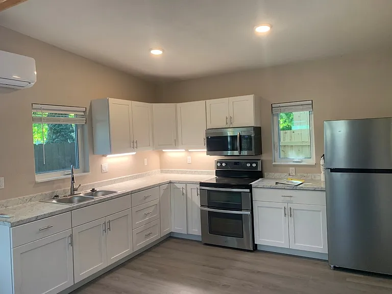 135 Vancouver Ave — Photo 7
