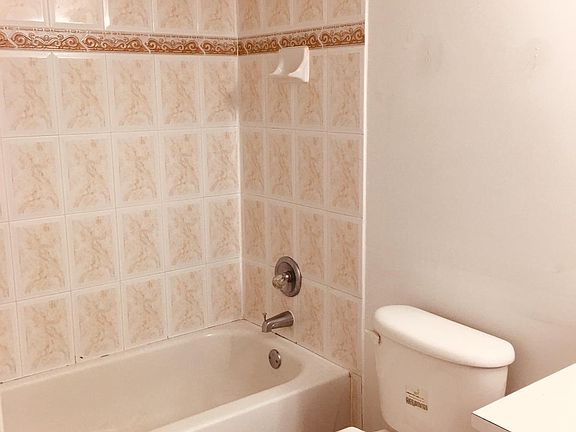 3rd image of 606 W 81st St #1-309