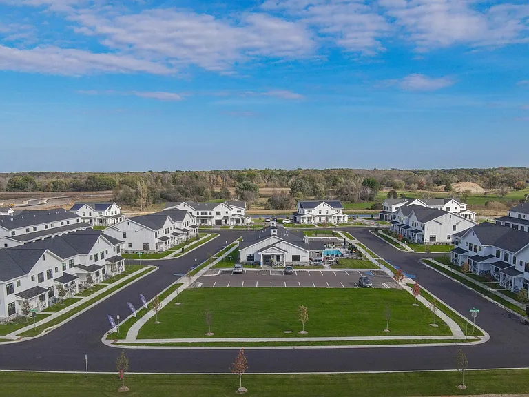 Sandhill Parkway Townhomes — Photo 105