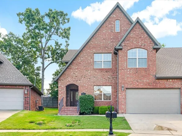 4004 N Zion Valley Dr, Fayetteville, AR 72703
