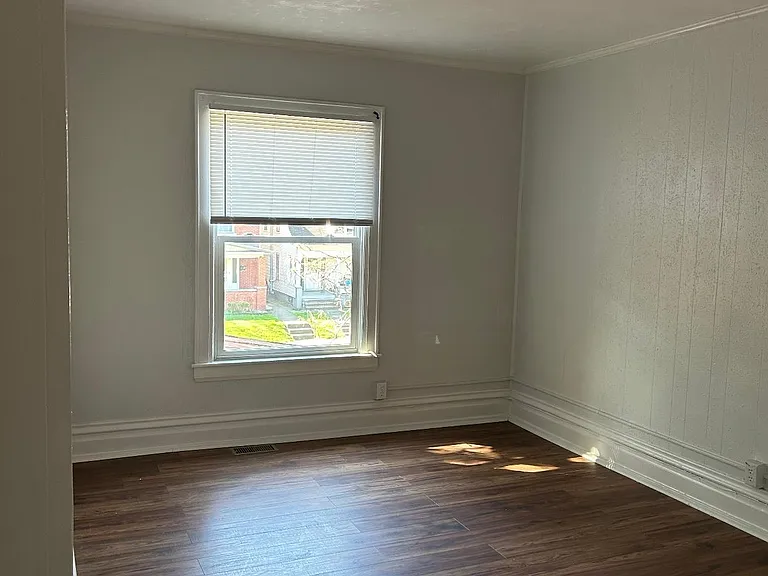 934 11th Ave — Photo 32