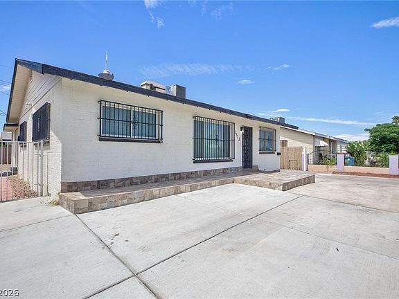 3rd image of 2312 Beverly Way