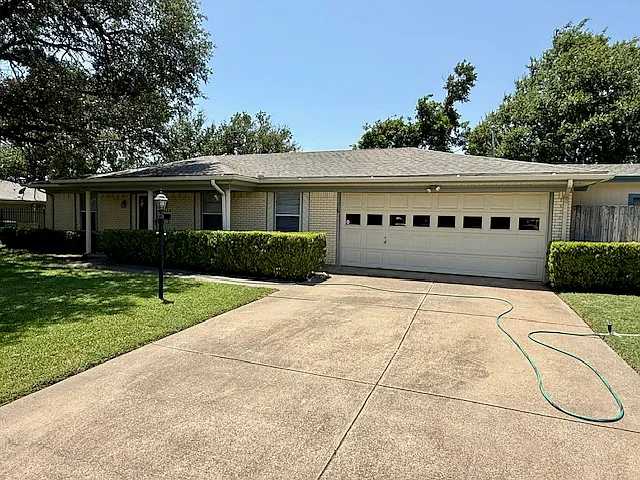 3 bed, 1631 sqft, $1,895 — Photo 1