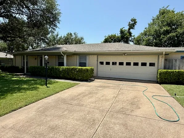 3820 Sagebrush Rd, Benbrook, TX 76116