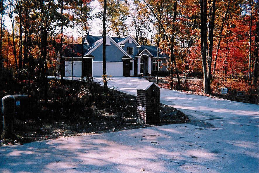 1st image of 895 Rosewood Blvd
