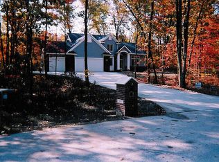 895 Rosewood Blvd, Midland, MI 48640