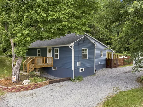 96 George Ln, Berkeley Springs, WV 25411