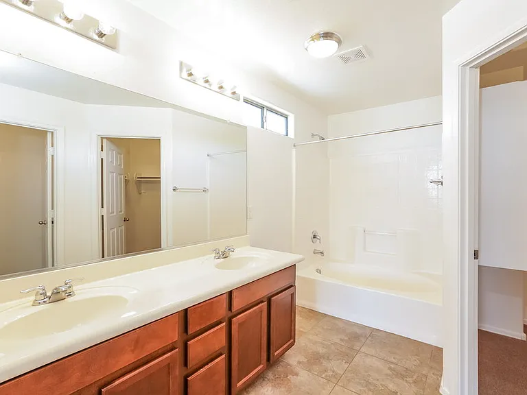 7907 S 50th Ln — Photo 11