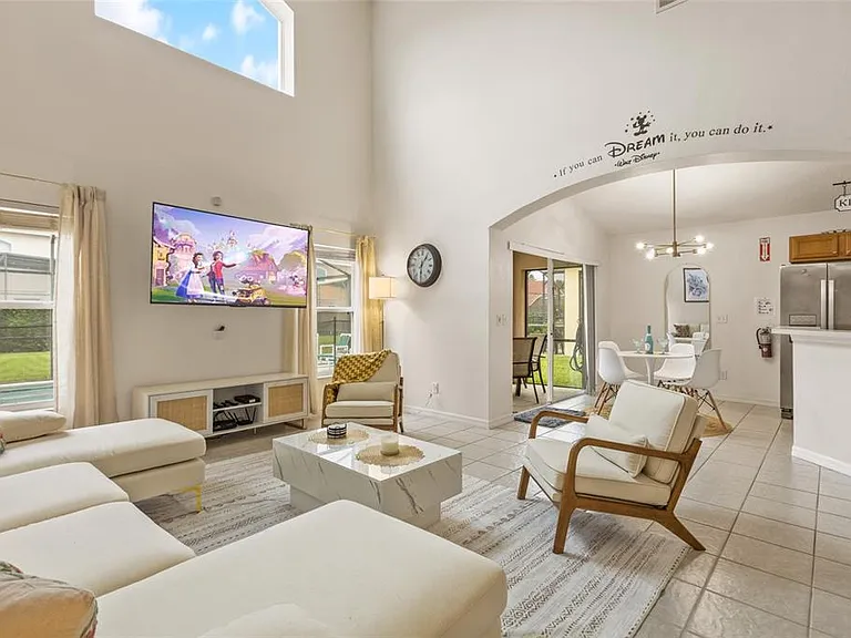 239 Carrera Ave — Photo 6