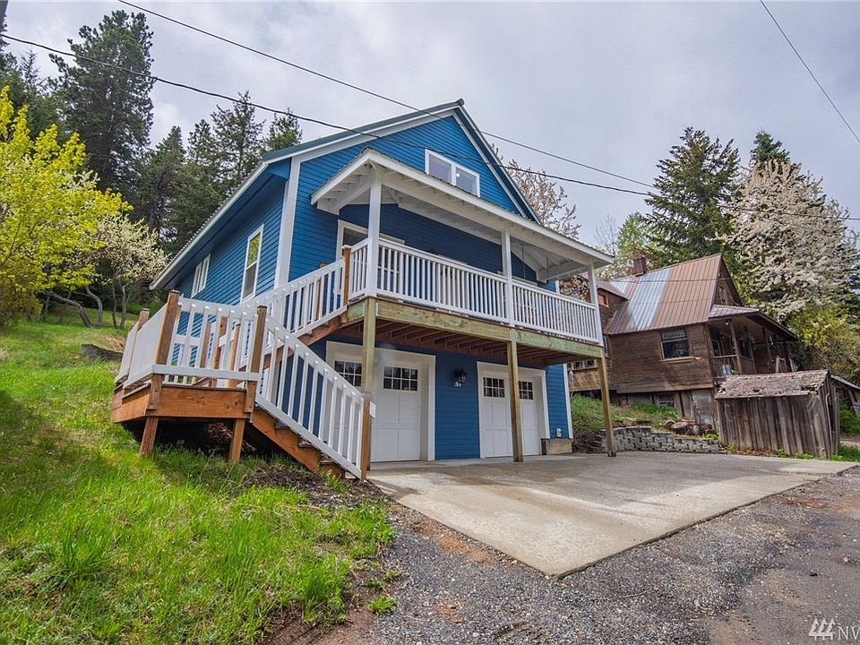 Welcome to 109 S 5th Street Alley! Just a short walk to town, but off the beaten path.