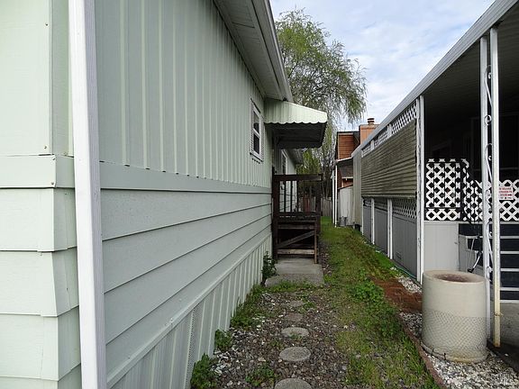 2nd image of 23 Tiffany Place #23