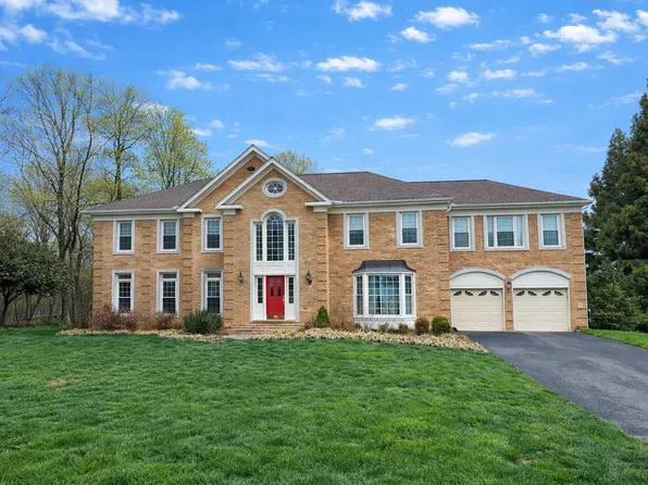 9114 Oak Chase Ct, Fairfax Station, VA 22039