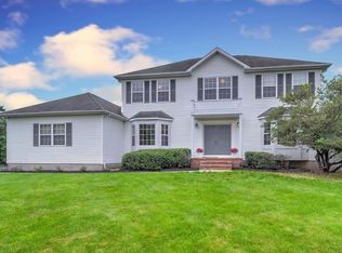 5 Saxony Ln, Robbinsville, NJ 08691
