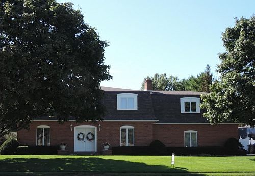 1st image of 325 Fairway Dr