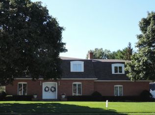325 Fairway Dr, Bloomington, IL 61701