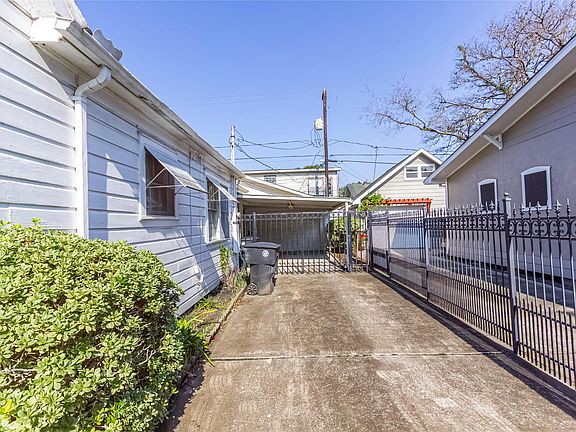 4th image of 4619 McKinney St