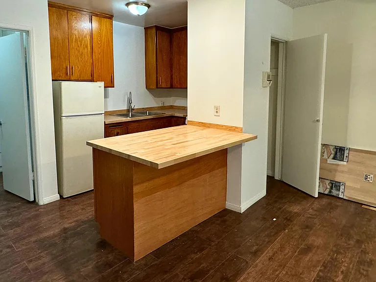 275 Lucas Ave #4 — Photo 2