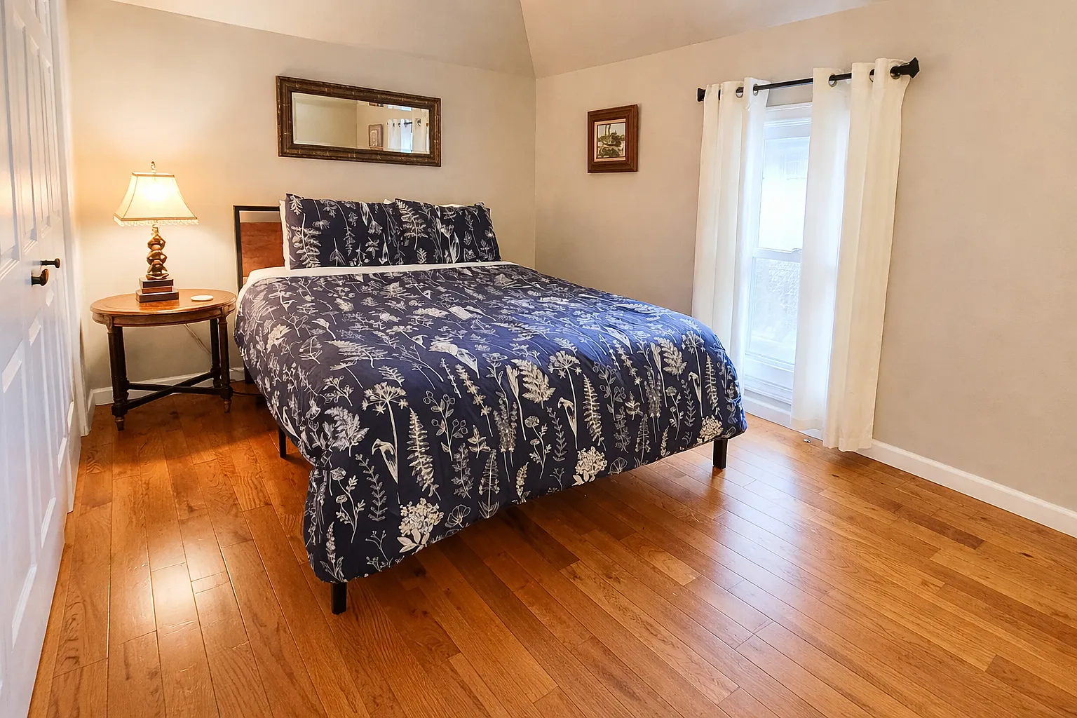 3 bed, 1.5 bath, 1800 sqft, $4,400 — Photo 1