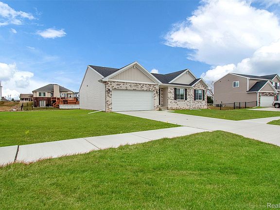 2nd image of 2824 Somerset St