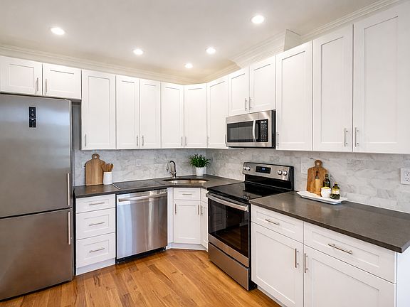 4th image of 148 Willow St APT 4R