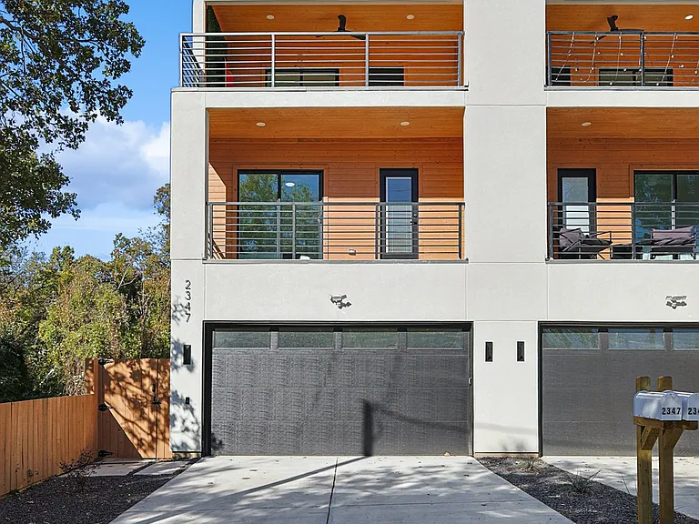 2347 Kings Rd — Photo 16
