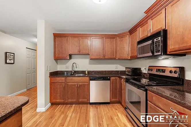 1 bed, 1.0 bath, $2,100 — Photo 4