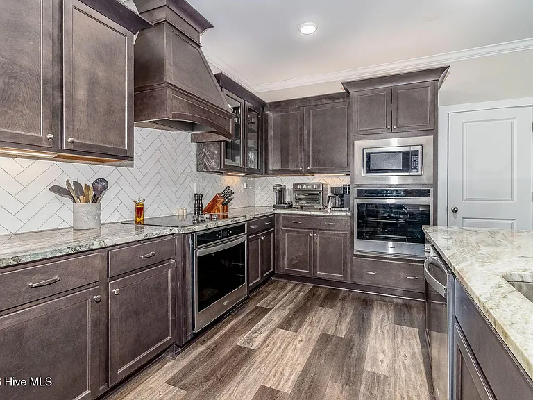 2630 Laurens St — Photo 17