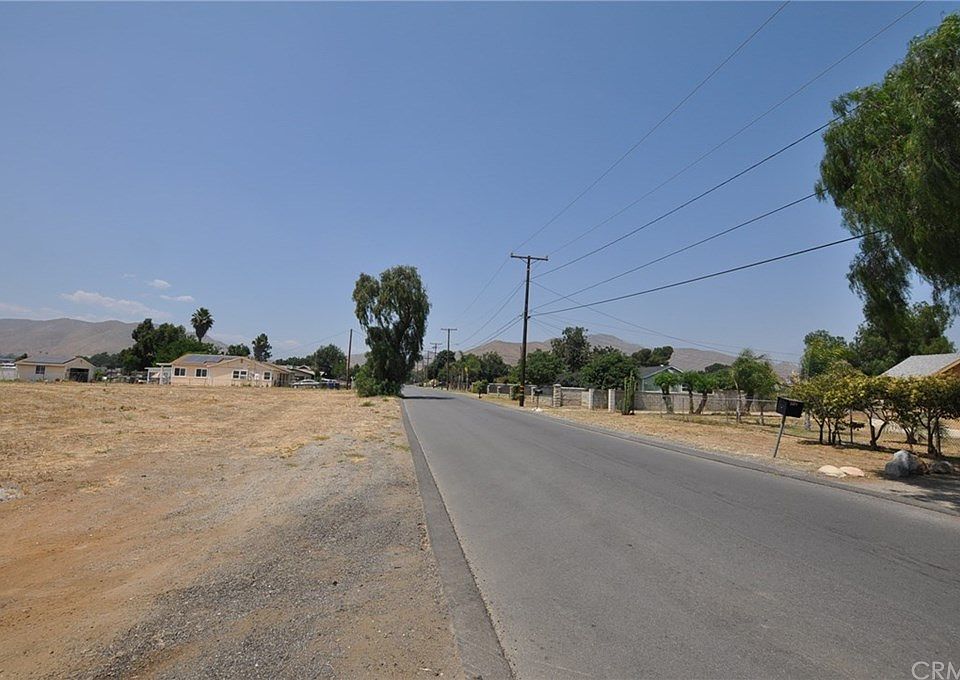 2nd image of 4511 Tyrolite St