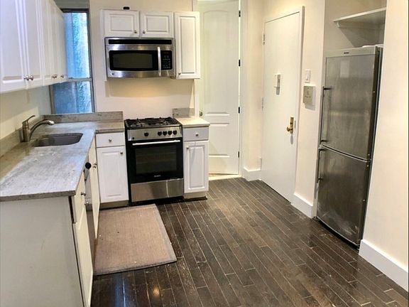 2nd image of 114 Perry St #2BB