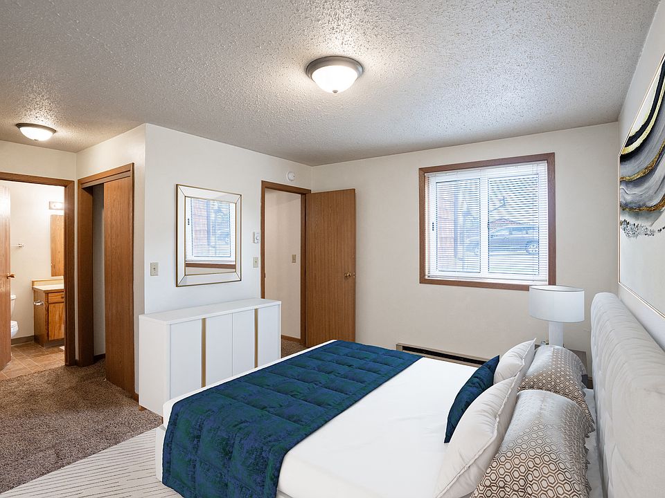 Fargo, ND Cedar Pointe Apartments | Bedroom