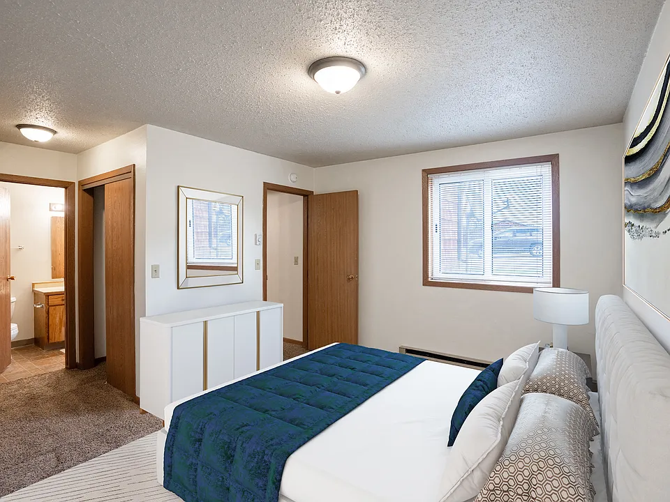 Fargo, ND Cedar Pointe Apartments | Bedroom
