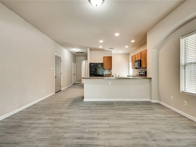 952 Bentwood Trl — Photo 7