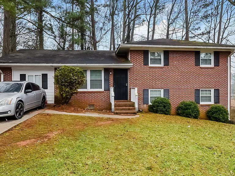 989 Juniper Cir — Photo 1