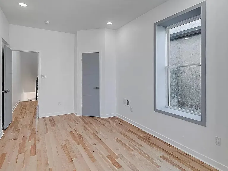 1719 Arlington St — Photo 20
