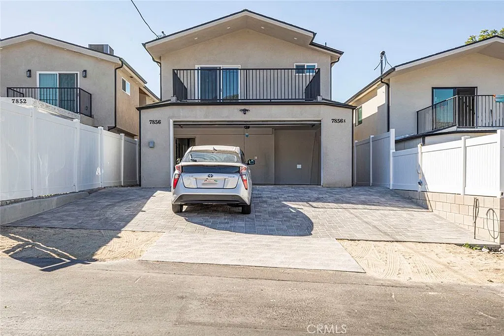 3 bed, 2.5 bath, 1270 sqft, $4,795 — Photo 2