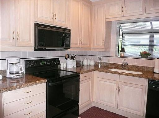 5th image of 4915 Pine Tree Dr