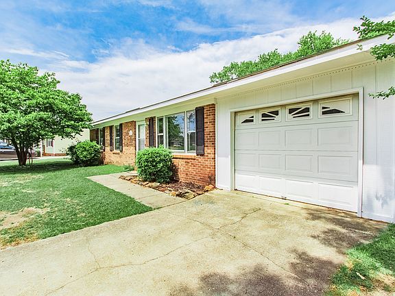 3rd image of 6214 Thornwood Dr