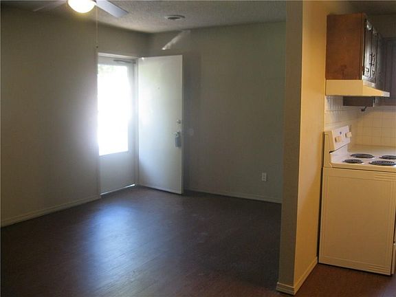 4th image of 407 SE 4th St