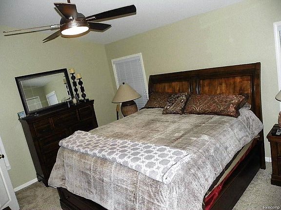 Master Bedroom - Pic1