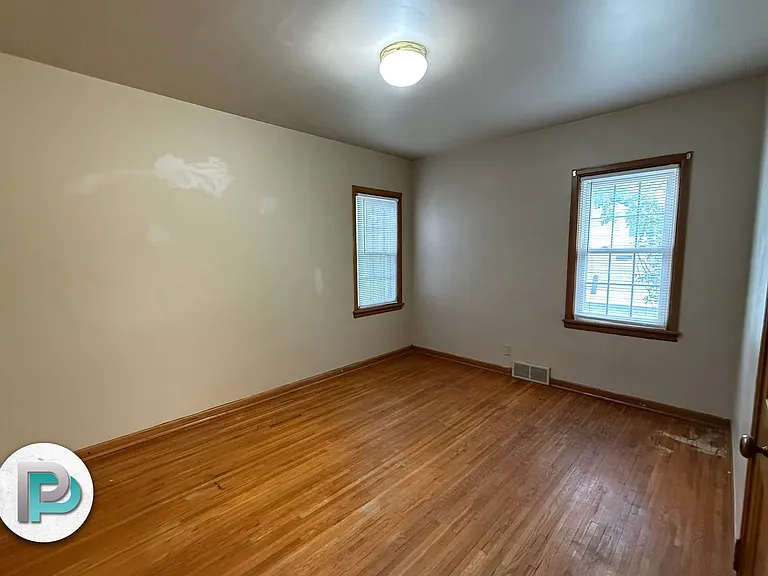 221 2nd St NE #3 — Photo 9
