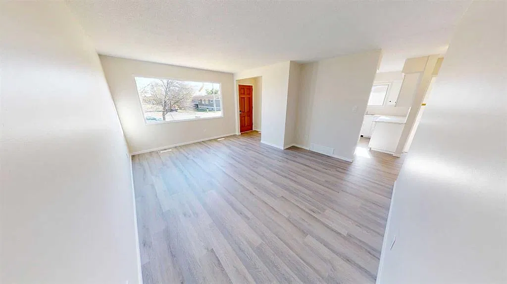 4 bed, 2.0 bath, 1721 sqft, $2,400 — Photo 3
