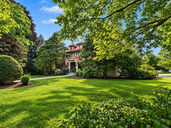 131 Fair Oaks Park, Needham, MA 02492