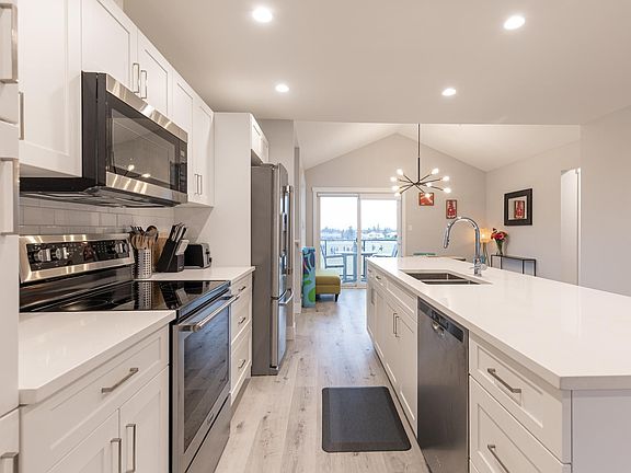 Large well equipped kitchen