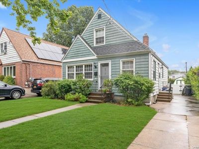 83-19 261st Street, Glen Oaks, NY, 11004