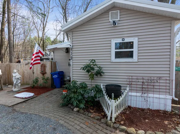 112 Hawthorne Lane, Colchester, VT 05446