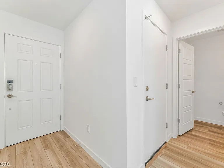 2204 Abraham Ave — Photo 5