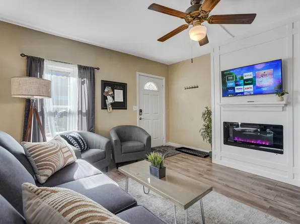 220 E Rio Grande St APT B, Colorado Springs, CO 80903