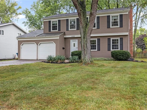 29572 Westminster Dr, North Olmsted, OH 44070